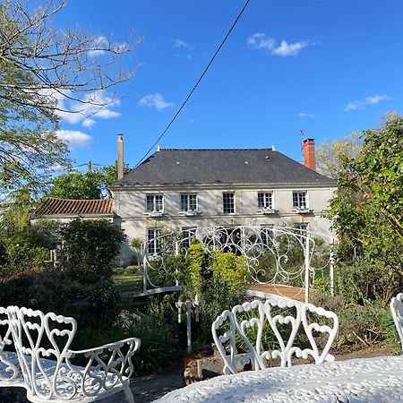 Chambre De Charme Dans Un Jardin De 1500M2 Nueil-sur-Layon Exteriér fotografie